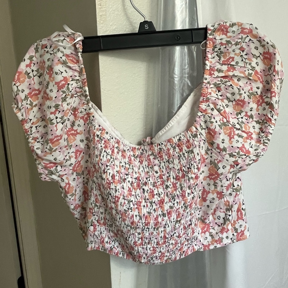 Hollister set cropped top with skirt size xs